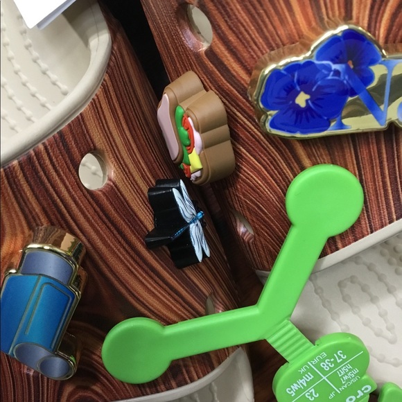 SZA x CROCS CLASSIC SLIDE - Picture 6 of 15